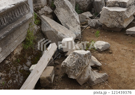 トルコ イズミル付近 エフェソス遺跡の遺跡 トルコ イズミル付近 エフェソス遺跡の遺跡 121439376