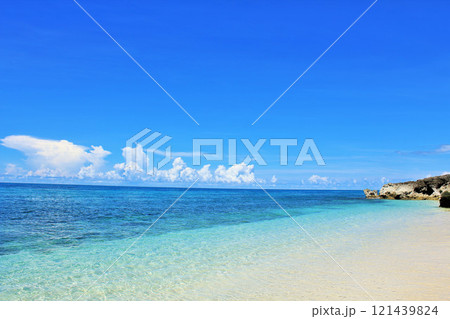 沖縄 夏の青空と宮古島の海 沖縄 夏の青空と宮古島の海 121439824