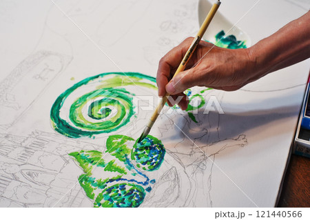 カメレオンの絵を描いている様子 121440566