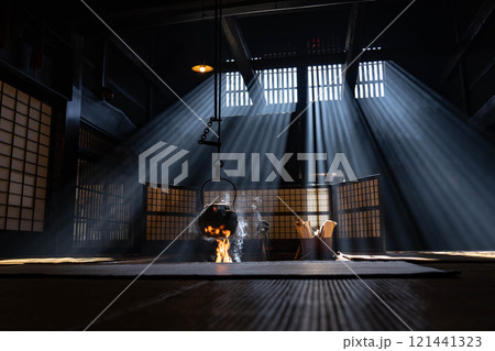 【光芒素材】冬の風物詩・妻籠宿脇本陣奥谷の光芒【長野県】 121441323