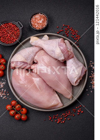 Pieces of raw chicken or turkey fillet with salt, spices and herbs 121442016