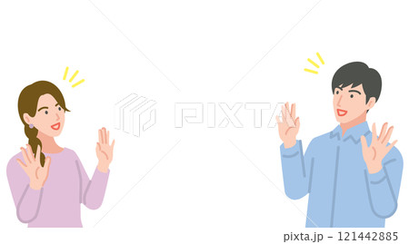 両手を広げて驚く男女 121442885