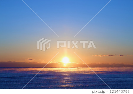 12月下旬 久慈浜海岸の日の出 茨城県 12月下旬 久慈浜海岸の日の出 茨城県 121443795