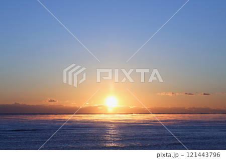12月下旬　　久慈浜海岸の日の出　　茨城県 121443796