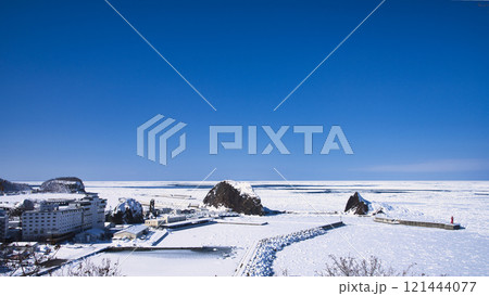 冬の風物詩・美しいオホーツク海の流氷 121444077