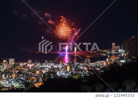《静岡県》熱海花火大会・熱海の街を見下ろす夜景 121445553