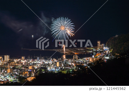 《静岡県》熱海花火大会・熱海の街を見下ろす夜景 121445562
