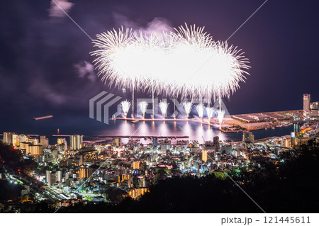 《静岡県》熱海花火大会・熱海の街を見下ろす夜景 121445611