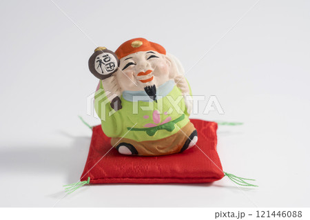 縁起物の七福神人形 121446088
