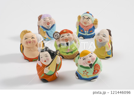 縁起物の七福神人形 121446096