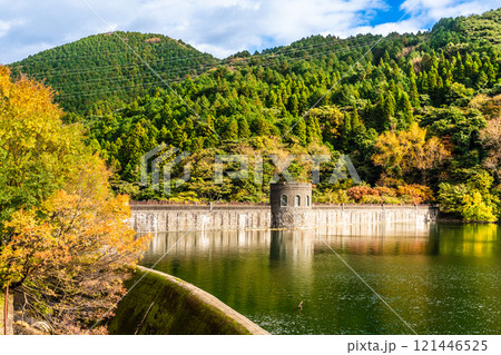 河内貯水池の紅葉【福岡県北九州市】 121446525