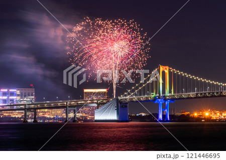 《東京都》お台場レインボー花火・レインボーブリッジと花火大会 121446695