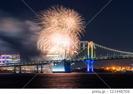 《東京都》お台場レインボー花火・レインボーブリッジと花火大会 121446708