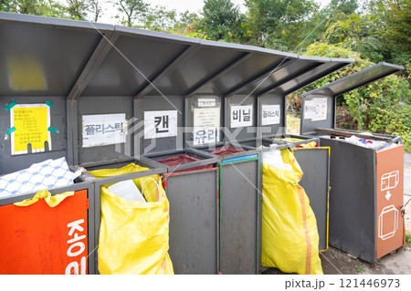 韓国ソウル市　分別用ゴミ箱 121446973