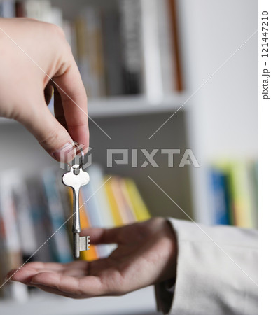 鍵 121447210