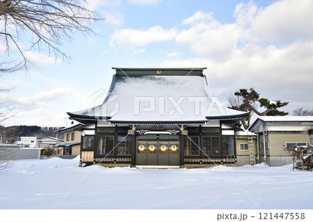冬の北海道八雲町落部で温谷山東流寺境内の風景を撮影 冬の北海道八雲町落部で温谷山東流寺境内の風景を撮影 121447558