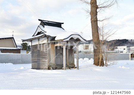 冬の北海道八雲町落部で温谷山東流寺境内の風景を撮影 冬の北海道八雲町落部で温谷山東流寺境内の風景を撮影 121447560