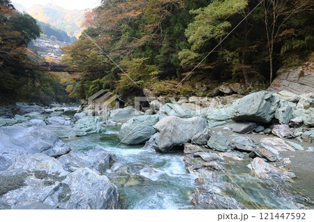祖谷のかずら橋 ／ 日本三奇橋【徳島県三好市西祖谷山村善徳】 121447592