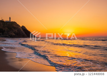 角田浜の夕暮れ 121448008