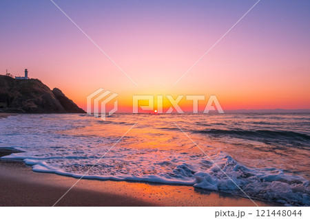 角田浜の夕暮れ 121448044