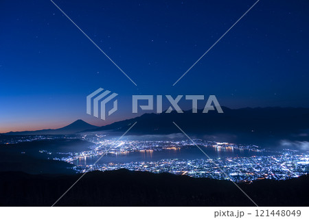 富士山と街明かり 121448049