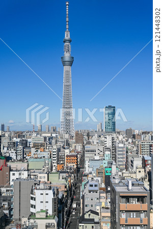 東京都の都市風景とスカイツリー 東京都の都市風景とスカイツリー 121448302