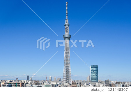 東京都の都市風景とスカイツリー 東京都の都市風景とスカイツリー 121448307