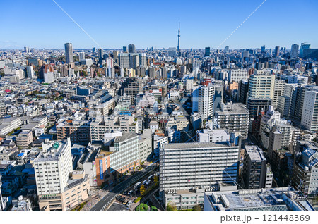 東京都の都市風景とスカイツリー 東京都の都市風景とスカイツリー 121448369