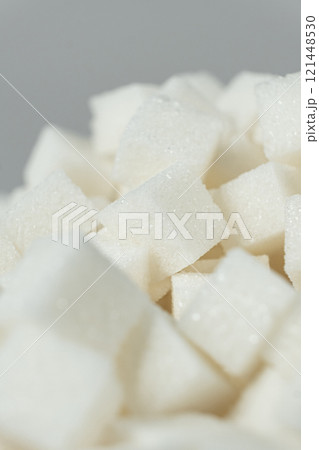 Cubes of white crystalline beetroot refined sugar. 121448530