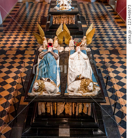 Tombs of the dukes of Burgundy, Dijon palace, France 121448673