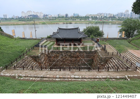 韓国光州市の公山城蓮池 121449407