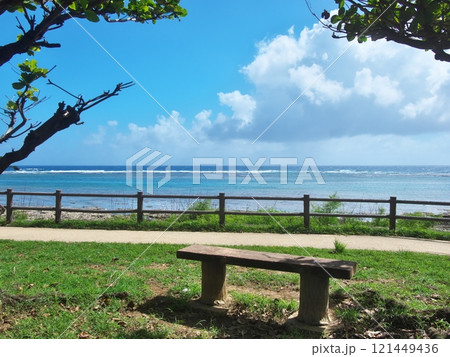 沖縄県糸満市　ジョン万次郎ビーチの風景 121449436