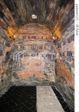 韓国公州、武寧王陵玄室と玄武 121449993