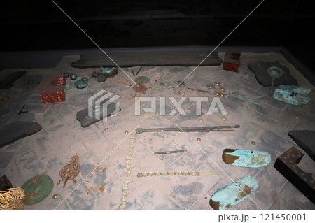 韓国公州、武寧王陵の埋葬品 121450001