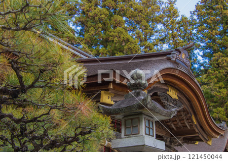 松と燈篭と神社 121450044