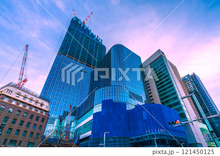 日本の東京都市景観 年の瀬。日本橋一丁目の再開発事業などを望む＝令和6年12月20日 121450125