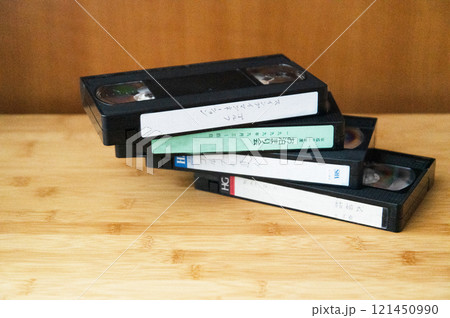 VHSビデオテープに記録された思い出 121450990