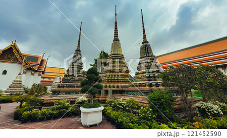 仏塔や仏像がある風景バンコク 仏塔や仏像がある風景バンコク 121452590