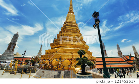 黄金に輝く仏塔バンコク 121452617