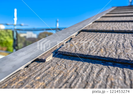 戸建て家屋の屋根修理工事 屋根 割れる 戸建て家屋の屋根修理工事 屋根 割れる 121453274