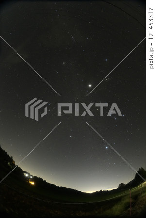 杜市長坂町、神無月の深夜の空に昇る木星と冬のダイヤモンド 121453317