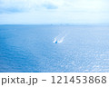 凪の海と船 121453868