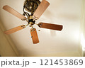 おしゃれな照明とファン 121453869