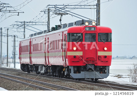 函館本線 峰延-光珠内 JR北海道 711系 S-102編成(札幌) 函館本線 峰延-光珠内 JR北海道 711系 S-102編成(札幌) 121456819