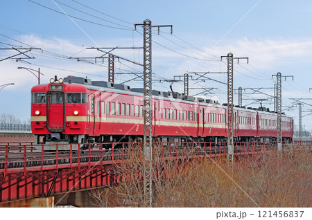 函館本線　豊幌ー江別　JR北海道　711系　S-105+S-114編成（札幌） 121456837