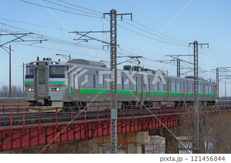 函館本線　豊幌ー江別　JR北海道　733系　B-111編成（札幌） 121456844