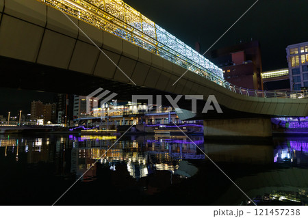 煌めく冬のイルミネーション 煌めく冬のイルミネーション 121457238