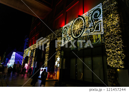 煌めく冬のイルミネーション 121457244