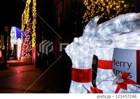 煌めく冬のイルミネーション 121457246