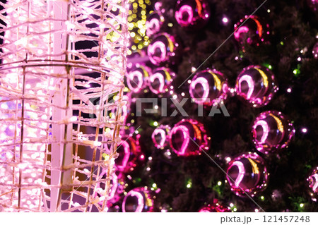 煌めく冬のイルミネーション 121457248